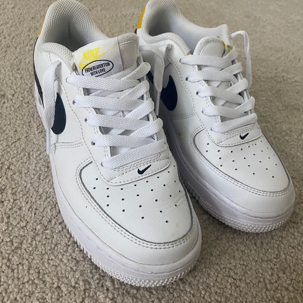 White Air Forces Size 5.5Y 24 cm